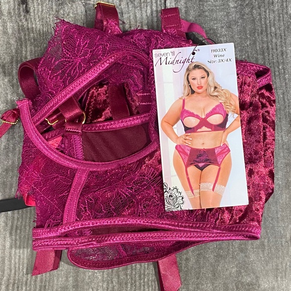Seven ‘til Midnight 3-Piece Velvet and Lace Set NWT [729] - Picture 11 of 15